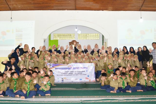 Cuci Tangan Pakai Sabun - Pengabdian Masyarakat Mahasiswa UMKT